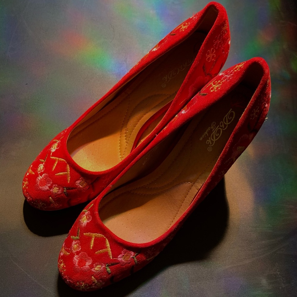 Red Closed-toed low heels